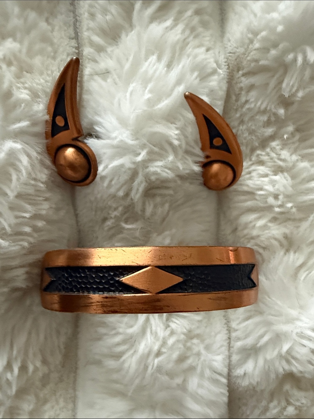 Vintage Copper-Tone Bracelet with Black Inlay plus clip on earrings